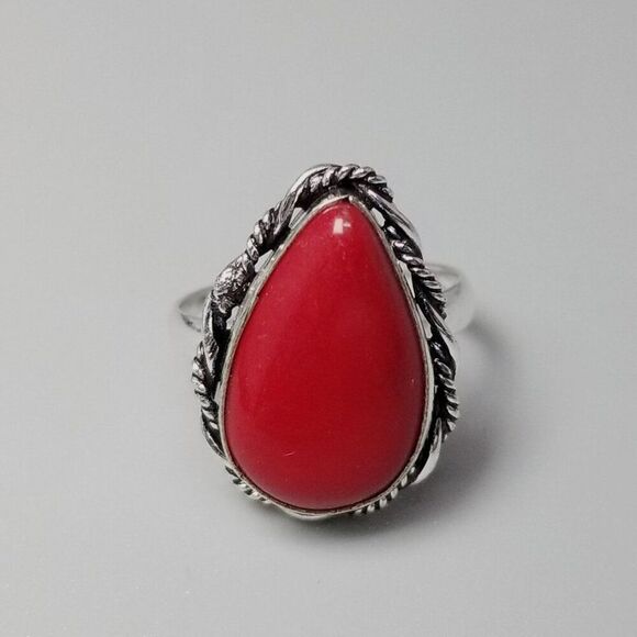 Vintage Bright Red Drop Shape Ring, Bezel Set Silver Tone Size 8 Band, Estate - Picture 1 of 9